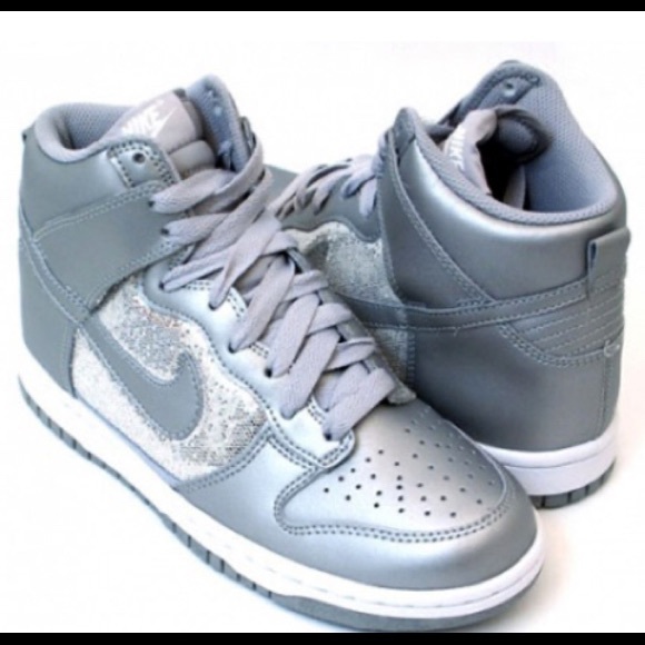 silver nike dunks